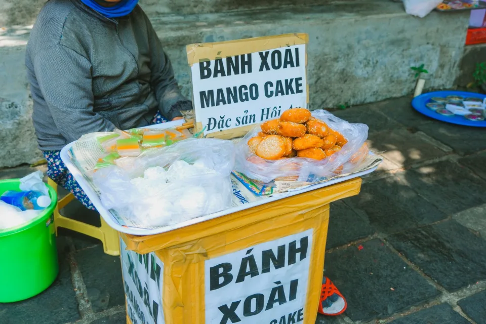 Không gian quán buổi tối
